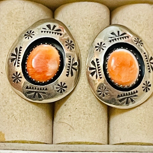 Jewelry - Vintage Handmade Navajo Teddy Goodluck STERLING Spiny Oyster Post Earrings